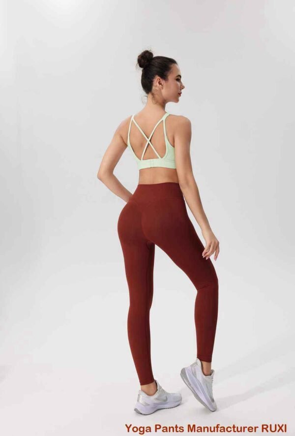 Pantalones de yoga acampanados y recortados para mujer