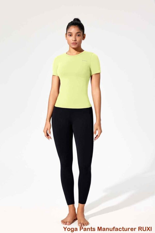 Pantalones deportivos acampanados con estilo para mujer