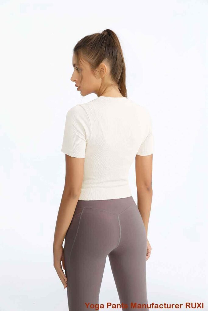 pantalones cortos de entrenamiento de color granate Ruxi