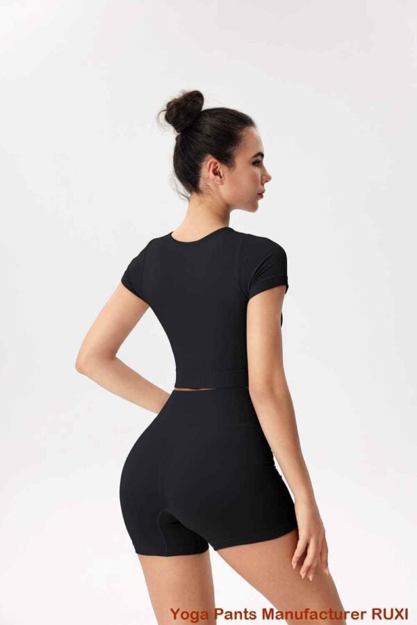 Pantalones de yoga capri de pierna ancha y ajuste cómodo