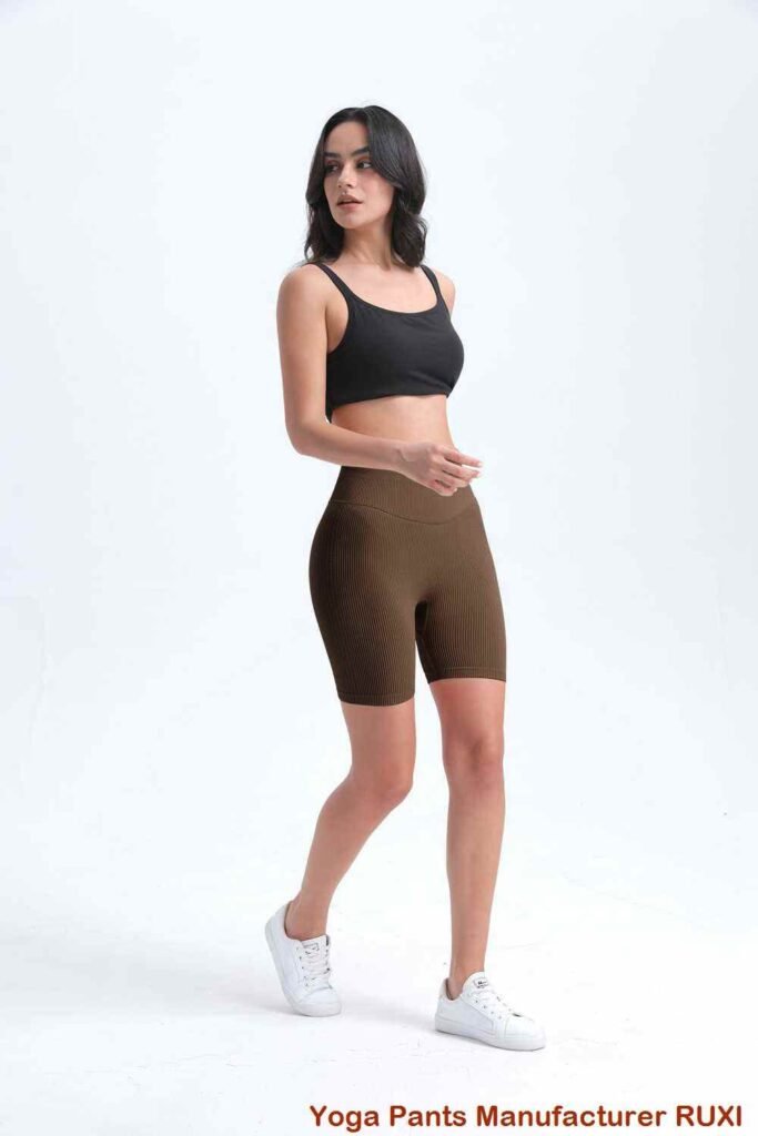 Pantalones cortos de yoga de cintura alta con bolsillos