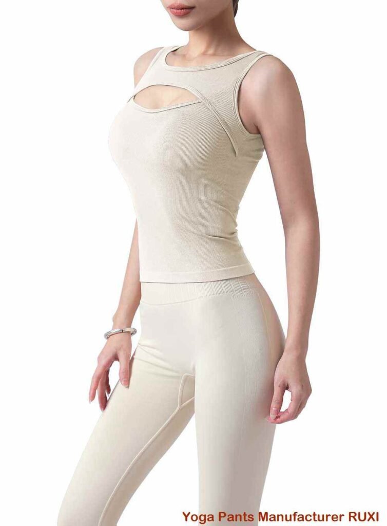Pantalones de yoga cortos acampanados cómodos y elegantes